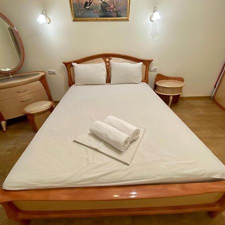Yaroslav Osmomysl Square Apartments Lviv Buitenkant foto