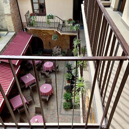 Yaroslav Osmomysl Square Apartments Lviv Buitenkant foto