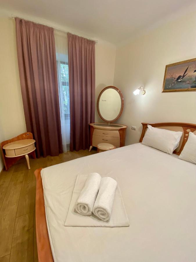 Yaroslav Osmomysl Square Apartments Lviv Buitenkant foto