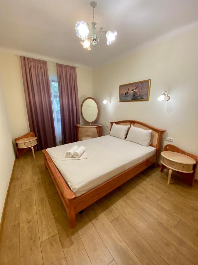 Yaroslav Osmomysl Square Apartments Lviv Buitenkant foto