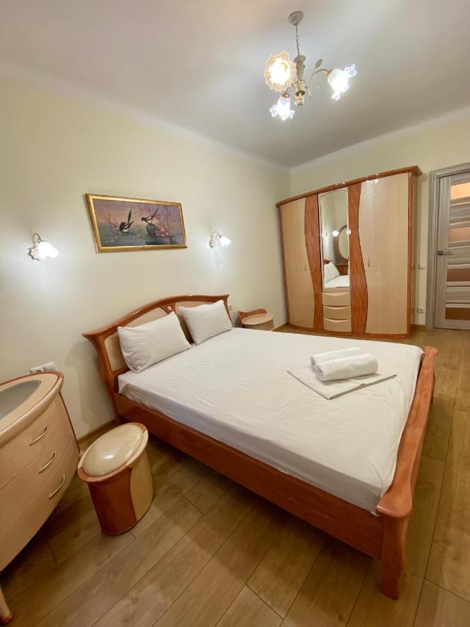 Yaroslav Osmomysl Square Apartments Lviv Buitenkant foto