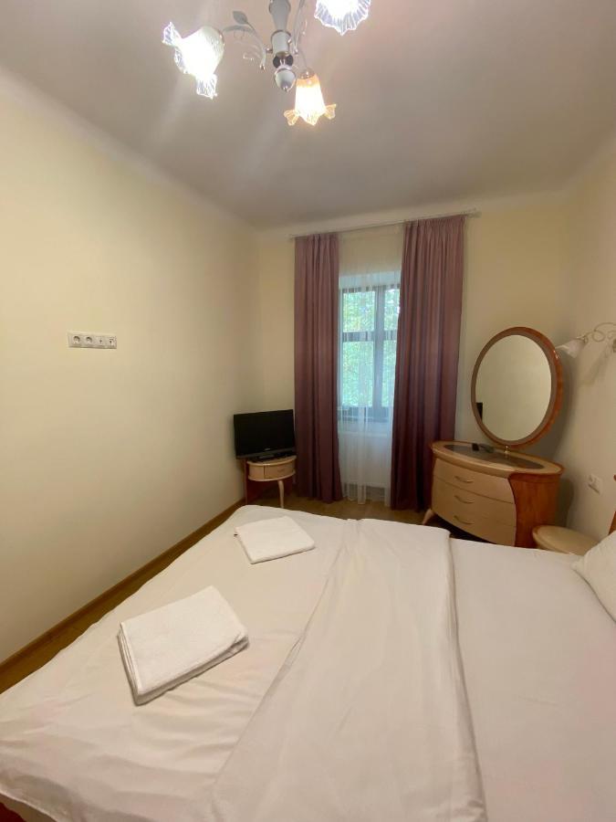 Yaroslav Osmomysl Square Apartments Lviv Buitenkant foto
