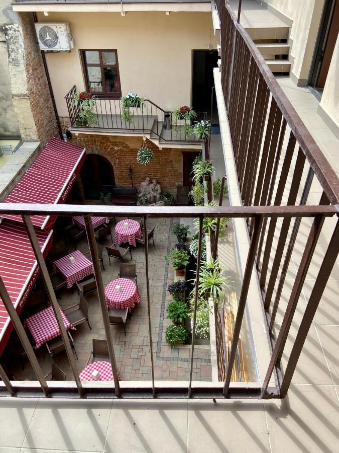 Yaroslav Osmomysl Square Apartments Lviv Buitenkant foto